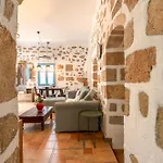 1944-heritage House * Lardos