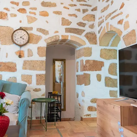 1944-heritage House Lardos