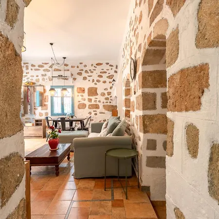 1944-heritage House * Lardos