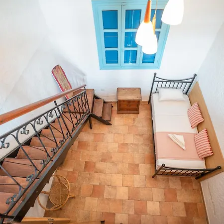 1944-heritage House Lardos