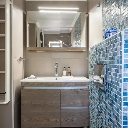 1944-heritage House * Lardos