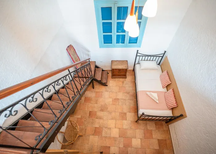 1944-heritage House Lardos